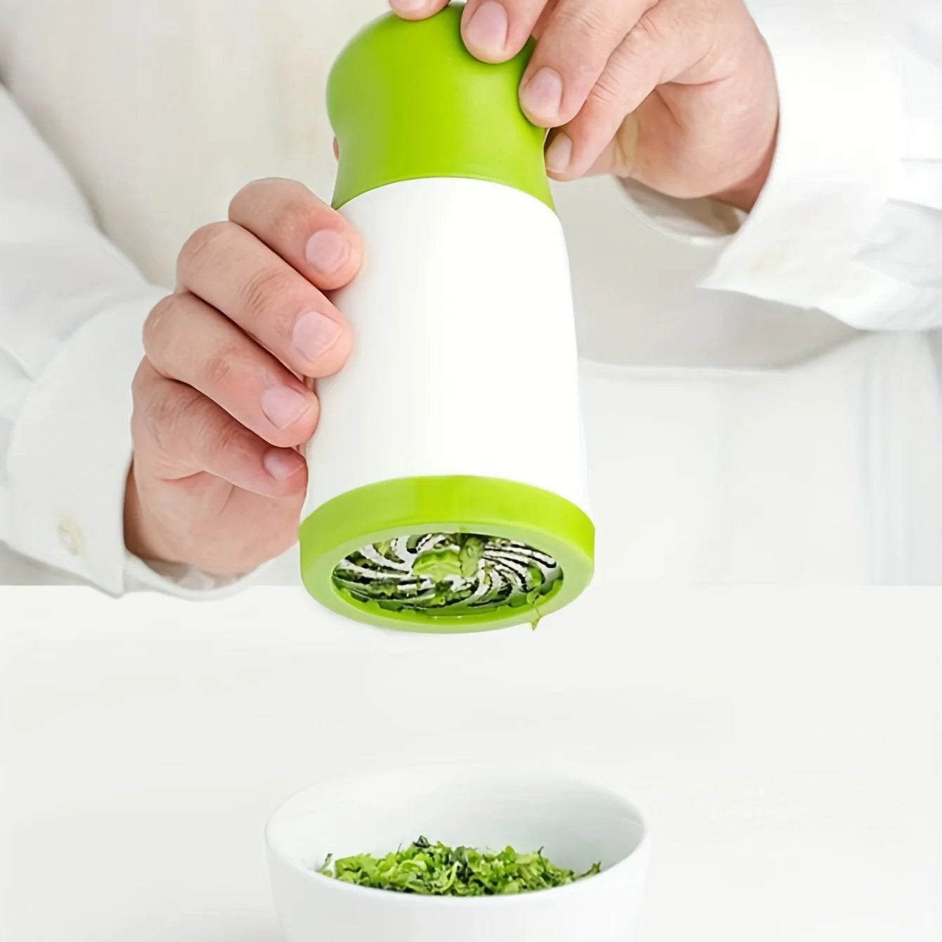 1Pc Manual Herb Grinder Spice Mill Parsley Shredder Vegetable Cutter Coriander Mincer Chili and Cilantro Kitchen Tool Gadget